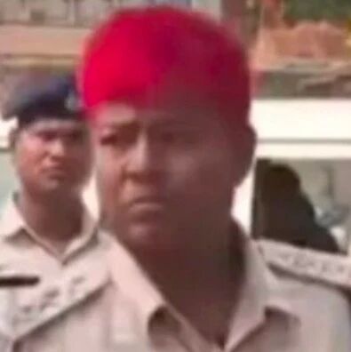 印度警官染了红发去上班，火“翻车”了……